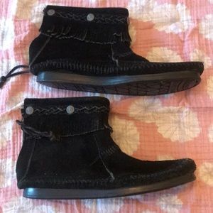 Minnetonka Black Booties